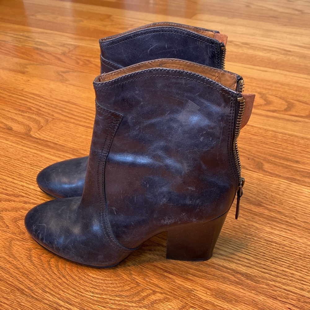Nine West Navy booties